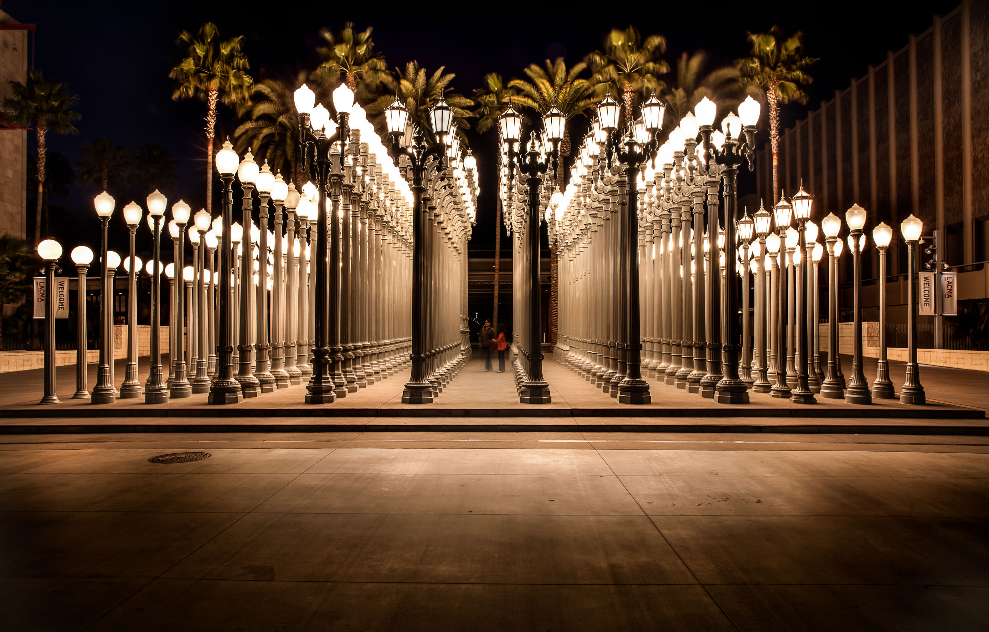 E0EY75 Urban Light by Chris Burden, Los Angeles County Museum of Art on Wilshire Boulevard.. Image shot 2013. Exact date unknown.